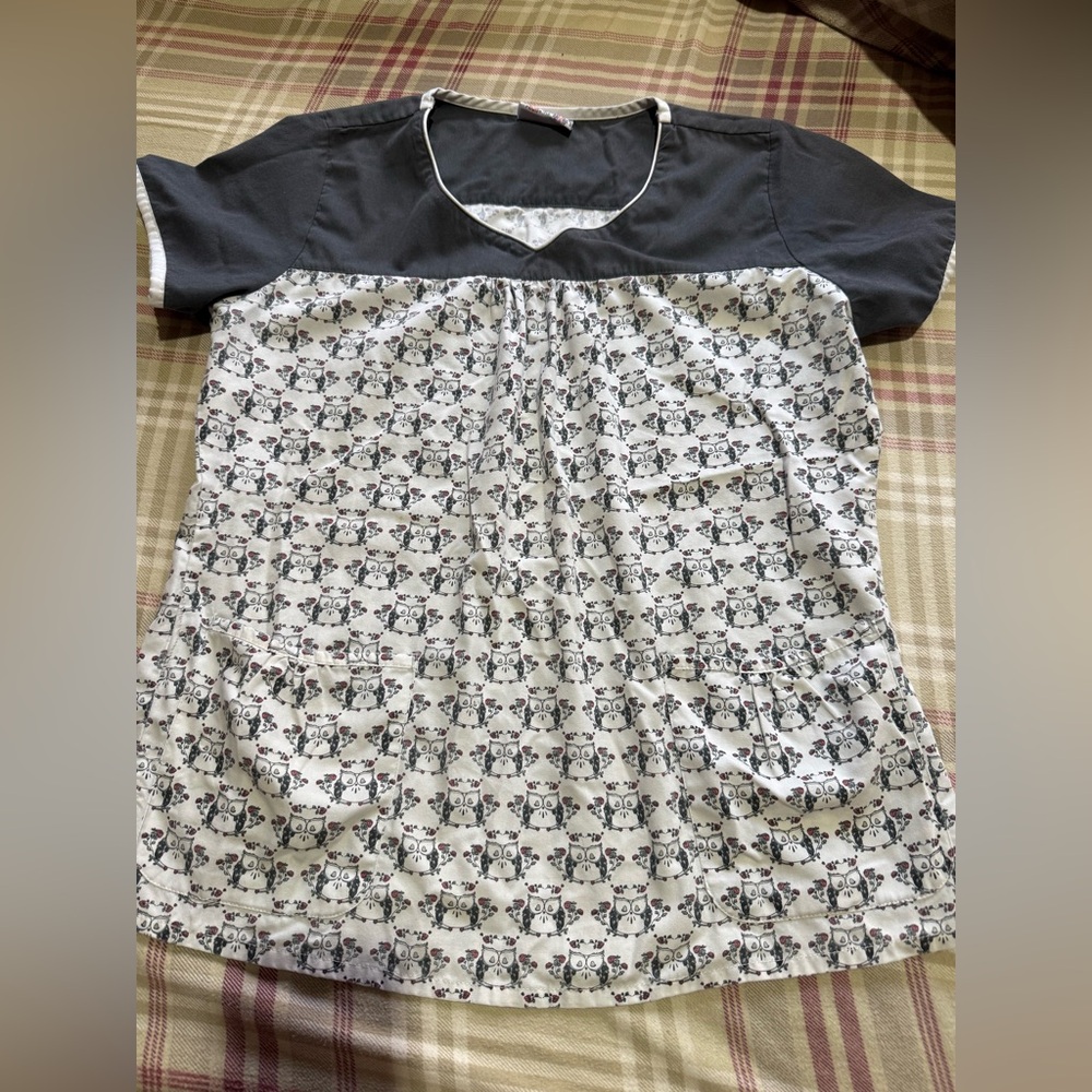 UA Scrubs Black and White Blouse